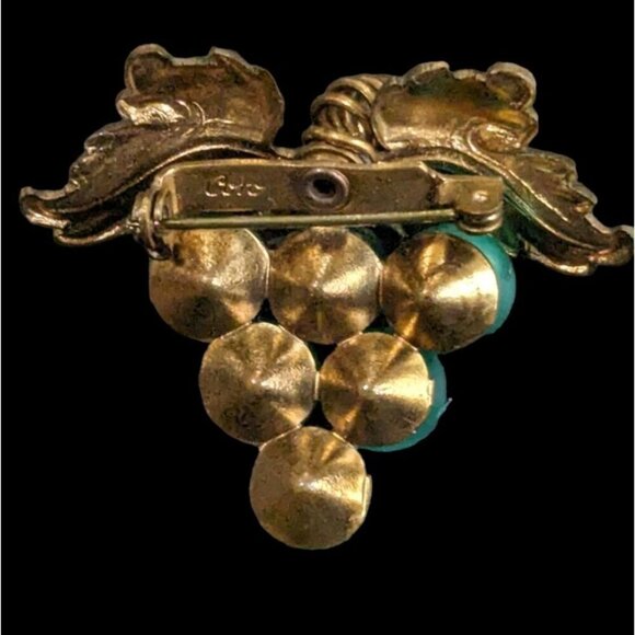 Vintage Coro Grape Cluster Brooch With Gold Leaves & Green Beads vineyard - Picture 2 of 7